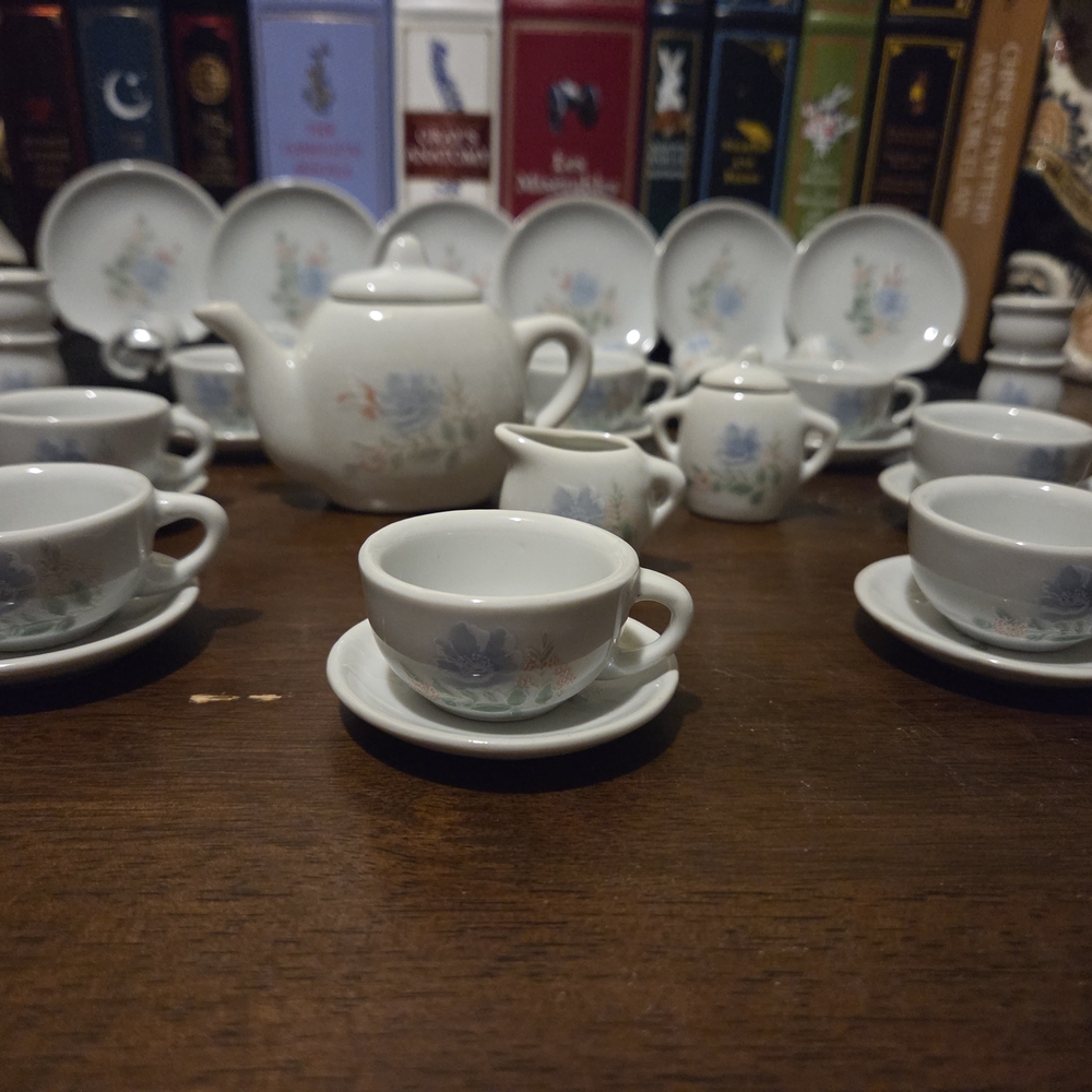 Floral Ceramic Tea Set - Picture 6 of 6